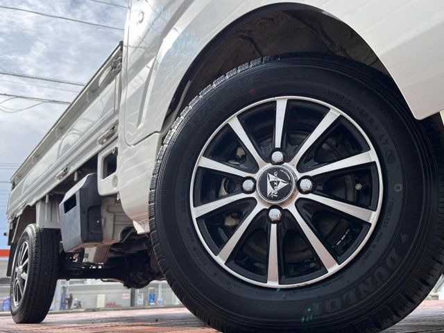 �y12�C���`�A���~�z�C�[���z�O�ςɃ}�b�`�����A���~�z�C�[���𑕒����Ă���܂��B�e��A���~�z�C�[����A�X�^�b�h���X�^�C�����戵�����Ă���܂��B���񂲑��k����������