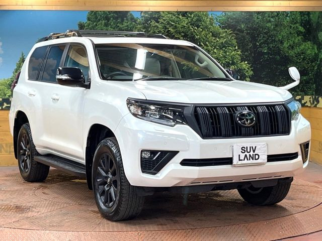 高透明度のガラス皮膜で撥水はもちろん、上質なツヤ・光沢を実現。紫外線や酸性雨から大切な愛車を保護し、色あせ・劣化を防止。「弾スプラッシュコート」、「弾プリミッサコート」からお選びいただけます。