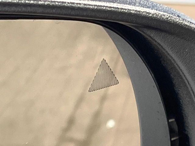 ���u���C���h�A�V�X�g�Z���T�[:���p����̎Ԃ����m���A�h���C�o�[���Ԑ��ύX���s���ۂɁA�x�����Ƌ��ɒ��ӂ𑣂��Ă������S�x���@�\�ł�!