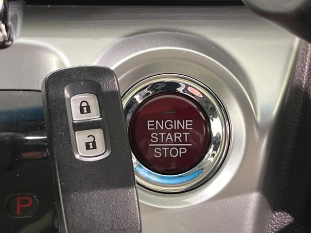 �yHonda�X�}�[�g�L�[�z�J�o����|�P�b�g�ɓ��ꂽ�܂܂ł��h�A�̎{���E�������\�ȃX�}�[�g�L�[�𑕔��B�G���W���̃I���E�I�t�����J�M�����o���K�v����������Ƃ��Ă��֗��ł���