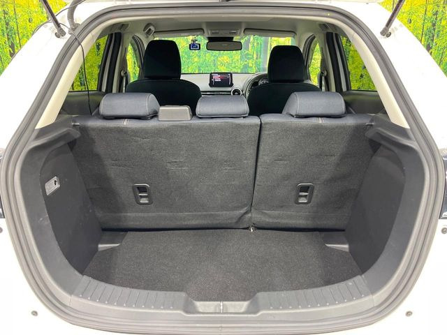 ���i�̂���������ʋ΁A���}���ɏ\���ȉ׎��X�y�[�X���m�ۂ��Ă���܂��B�Z�J���h�V�[�g��|���ƁA�傫�ȉו��̐ύڂ��\�ł���