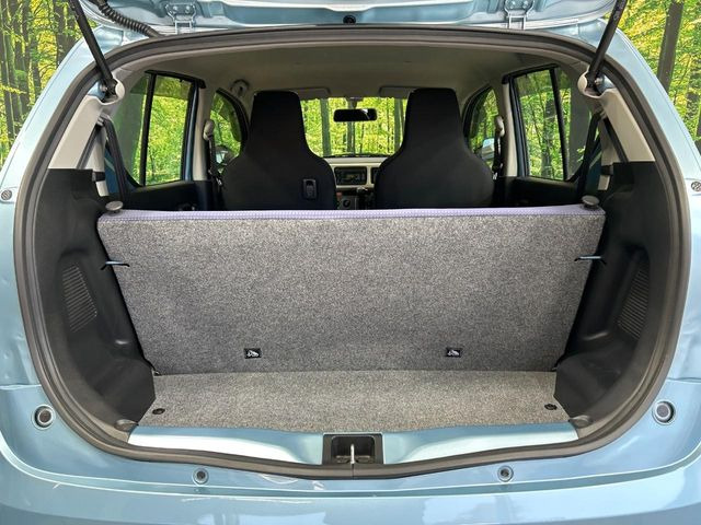 ���i�̂���������ʋ΁A���}���ɏ\���ȉ׎��X�y�[�X���m�ۂ��Ă���܂��B�Z�J���h�V�[�g��|���ƁA�傫�ȉו��̐ύڂ��\�ł���