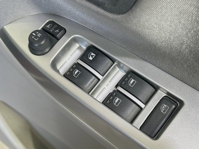 �y�d���i�[�~���[�z�T�C�h�~���[�͓d���i�[���ƂȂ��Ă���A�������ԏ�ł��L�Y�������X�N��}�����܂��B