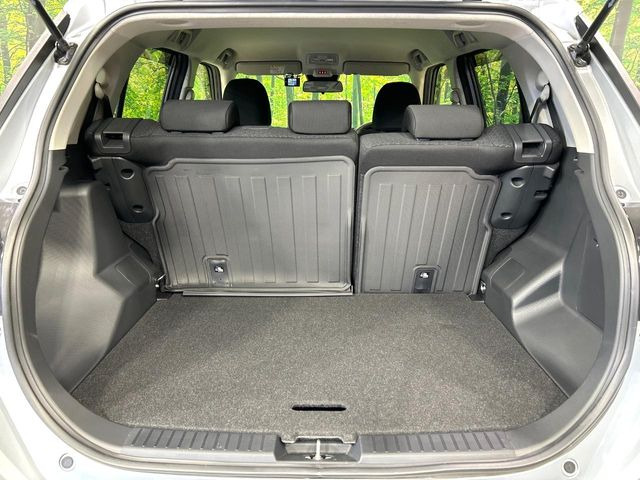 ���i�̂���������ʋ΁A���}���ɏ\���ȉ׎��X�y�[�X���m�ۂ��Ă���܂��B�Z�J���h�V�[�g��|���ƁA�傫�ȉו��̐ύڂ��\�ł���