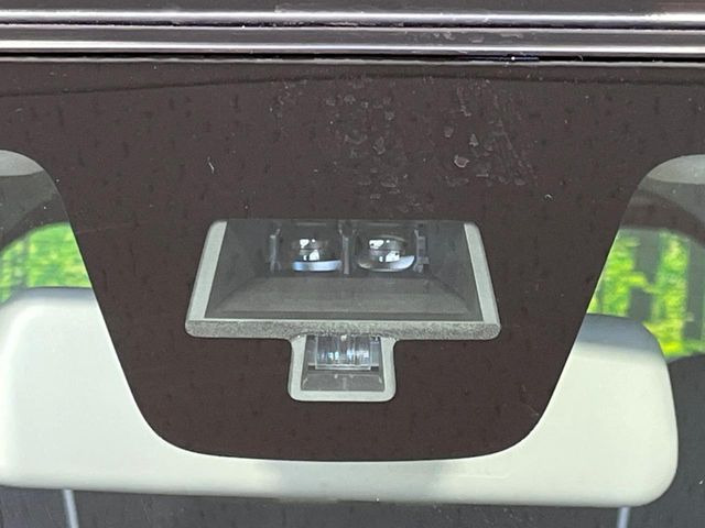 �y�X�}�[�g�u���[�L�T�|�[�g�z���s���ɑO���̎ԗ�����F�����A�Փ˂������Ȏ��͌x��ƃu���[�L�ŏՓˉ���Ɣ�Q�y�����A�V�X�g�B�����S�Ƀh���C�u�����y���݂��������܂��B