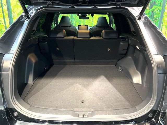 ���i�̂���������ʋ΁A���}���ɏ\���ȉ׎��X�y�[�X���m�ۂ��Ă���܂��B�Z�J���h�V�[�g��|���ƁA�傫�ȉו��̐ύڂ��\�ł���