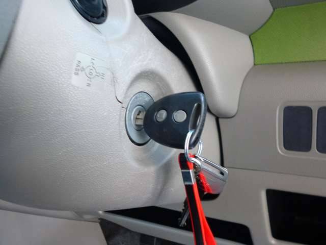 �֗��ȃL�[���X�G���g���[!�L�[�t���[�V�X�e���̎Ԃ������Ȃ�܂������A��͂�Ԃ͎����ŃL�[�������A�L�[���Ђ˂��ăG���W�����n��������̂��A�u�����A�s����!�v���Ċ����ɂȂ�܂���!