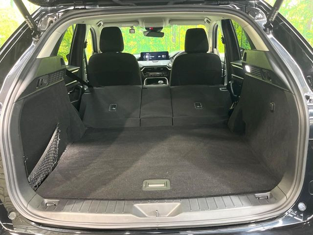 後席を格納すると、これだけの広さが!シーンに合わせたシートアレンジで、大きな荷物も積むことが出来ます♪