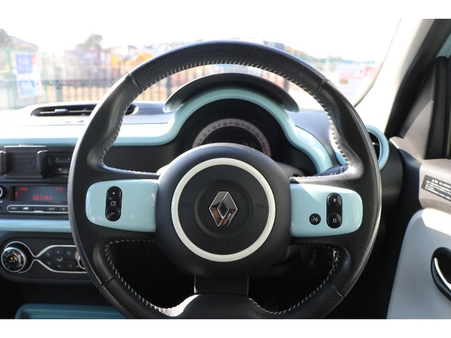 トゥインゴインテンス