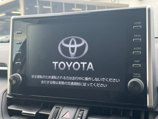 【大画面ナビ】人気の大型9インチナビを装備。存在感のある大画面はインパクト大!ナビ利用時のマップ表示は見やすく、テレビやDVDは臨場感がアップ!いつものドライブがグッと楽しくなります♪