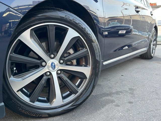 �y����18�C���`�A���~�z�C�[���z�O�ςɃ}�b�`���������A���~�z�C�[���𑕒����Ă���܂��B�e��ЊO�A���~�z�C�[����A�X�^�b�h���X�^�C�����戵�����Ă���܂��B���񂲑��k����������