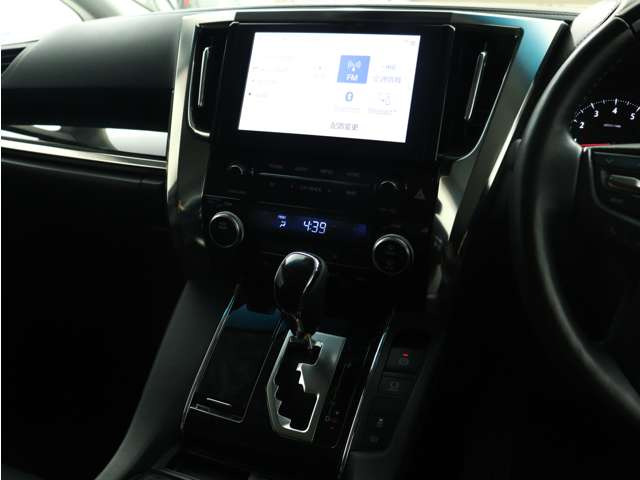 【純正9インチディスプレイオーディオ】Bluetooth接続で音楽再生も可能!またスマートフォンと連携する事で多彩な機能も使用可能です!