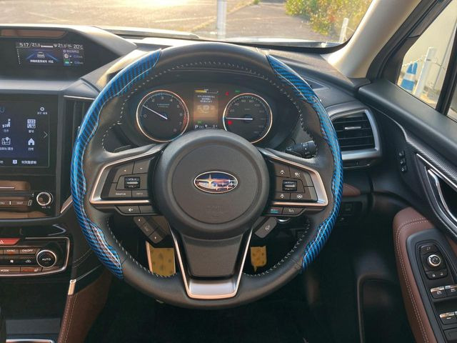 �y�����v�����X�e�A�����O�z�㎿�Ȋv���g�p���邱�ƂŁA��ɂ����������݂ƂĂ��^�]���₷���n���h���ł���