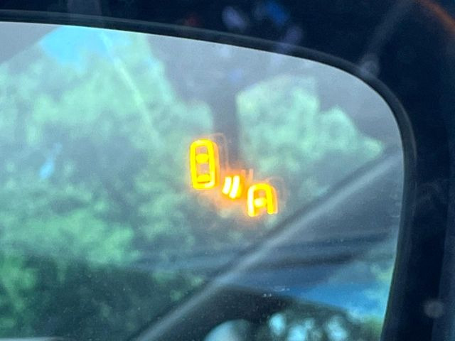 �y�u���C���h�X�|�b�g���[�j���O�z���s���A�h�A�~���[�̎��p�ɂȂ�₷���ӏ��Ɍ㑱�Ԃ��ڋ߂���ƃT�C�h�~���[�t�߂Ɍx����\���A�h���C�o�[�ɒ��ӊ��N�����Ă���܂��B