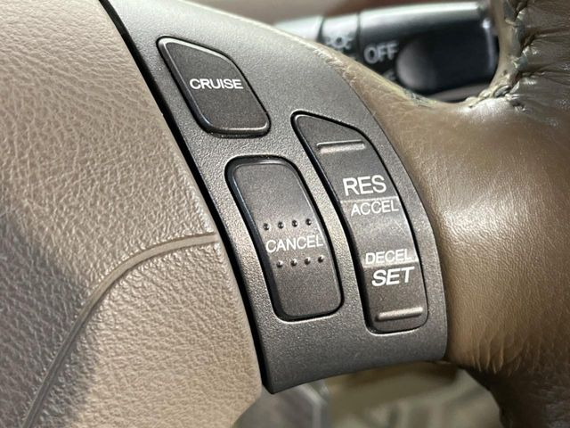 �y�N���[�Y�R���g���[���z�������H�����N���N���s�B�A�N�Z���𗣂��Ă���葬�x�ő��s���ł��A�������^�]���̕��S���y��!�����E�������ȒP�ȃX�C�b�`����Œ����ł��܂��B