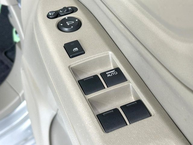 �y�d���i�[�~���[�z�T�C�h�~���[�͓d���i�[���ƂȂ��Ă���A�������ԏ�ł��L�Y�������X�N��}�����܂��B