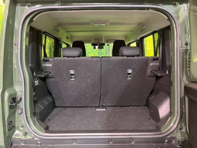 ���i�̂���������ʋ΁A���}���ɏ\���ȉ׎��X�y�[�X���m�ۂ��Ă���܂��B�Z�J���h�V�[�g��|���ƁA�傫�ȉו��̐ύڂ��\�ł���