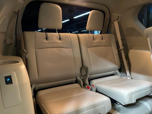 3列目シートはもちろん状態良好☆大人でもゆったりと座って頂けますので、大人数でのお出かけもラクラクです♪ご家族で、気の知れた仲間で、ドライブに行くのが楽しみですね♪