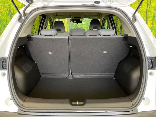 ���i�̂���������ʋ΁A���}���ɏ\���ȉ׎��X�y�[�X���m�ۂ��Ă���܂��B�Z�J���h�V�[�g��|���ƁA�傫�ȉו��̐ύڂ��\�ł���