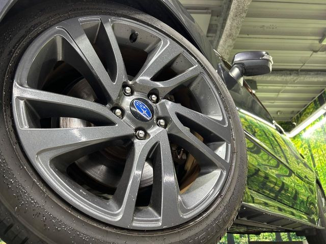 �y����18�C���`�A���~�z�C�[���z�O�ςɃ}�b�`���������A���~�z�C�[���𑕒����Ă���܂��B�e��ЊO�A���~�z�C�[����A�X�^�b�h���X�^�C�����戵�����Ă���܂��B���񂲑��k����������