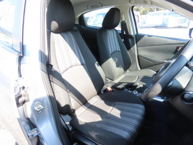 �V�[�g����ԗǍD�ł���B�傫�ȉ�����Ȃ��A���S�ł��B����S�n�������ł���B