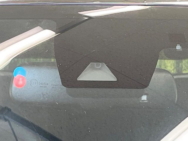 �y�g���^�Z�[�t�e�B�Z���X�z���s���ɑO���̎ԗ�����F�����A�Փ˂������Ȏ��͌x��ƃu���[�L�ŏՓˉ���Ɣ�Q�y�����A�V�X�g�B�����S�Ƀh���C�u�����y���݂��������܂��B