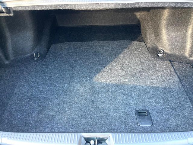 ���i�̂���������ʋ΁A���}���ɏ\���ȉ׎��X�y�[�X���m�ۂ��Ă���܂��B