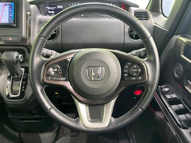 �y�����v�����X�e�A�����O�z�㎿�Ȋv���g�p���邱�ƂŁA��ɂ����������݂ƂĂ��^�]���₷���n���h���ł���