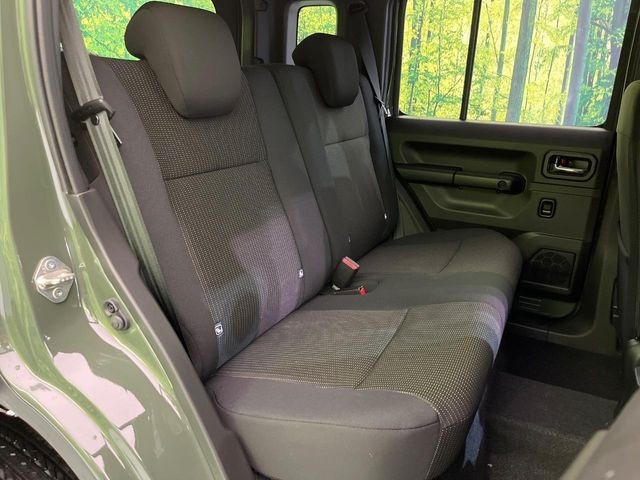 ���i���ȃI���W�i���t���A�}�b�g���I�v�V�����ɂĂ��p�ӂ��Ă���܂��B���D���ȃf�U�C����J���[�����Ԃɍ��킹�đI��ł����������Ƃ��ł��܂���