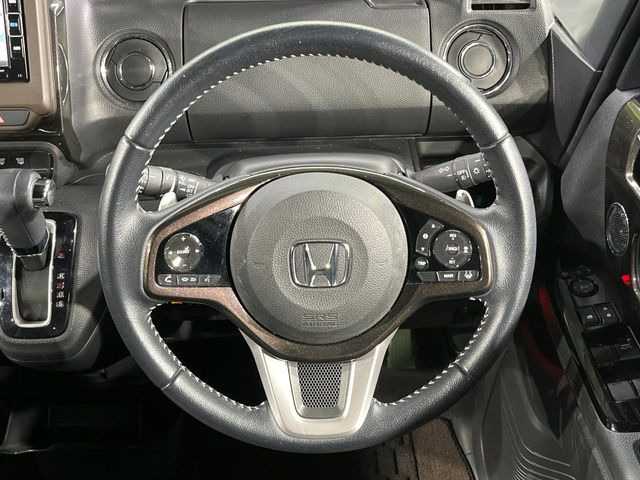 �y�����v�����X�e�A�����O�z�㎿�Ȋv���g�p���邱�ƂŁA��ɂ����������݂ƂĂ��^�]���₷���n���h���ł���