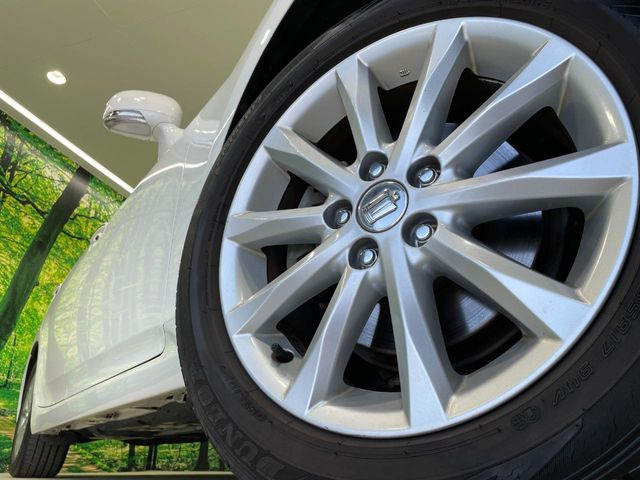 �y����17�C���`�A���~�z�C�[���z�O�ςɃ}�b�`���������A���~�z�C�[���𑕒����Ă���܂��B�e��ЊO�A���~�z�C�[����A�X�^�b�h���X�^�C�����戵�����Ă���܂��B���񂲑��k����������