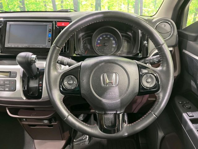 �y�����v�����X�e�A�����O�z�㎿�Ȋv���g�p���邱�ƂŁA��ɂ����������݂ƂĂ��^�]���₷���n���h���ł���