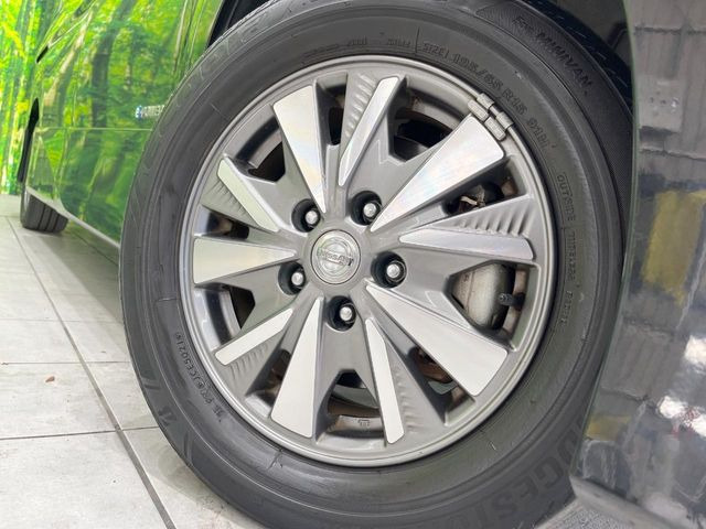 �y����15�C���`�A���~�z�C�[���z�O�ςɃ}�b�`���������A���~�z�C�[���𑕒����Ă���܂��B�e��ЊO�A���~�z�C�[����A�X�^�b�h���X�^�C�����戵�����Ă���܂��B���񂲑��k����������