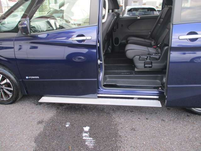 セレナ1.2 e-POWER ハイウェイスターV