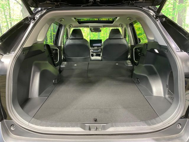 ���i�̂���������ʋ΁A���}���ɏ\���ȉ׎��X�y�[�X���m�ۂ��Ă���܂��B�Z�J���h�V�[�g��|���ƁA�傫�ȉו��̐ύڂ��\�ł���