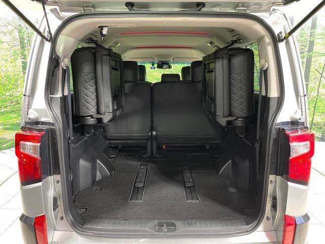 ���i�̂���������ʋ΁A���}���ɏ\���ȉ׎��X�y�[�X���m�ۂ��Ă���܂��B�Z�J���h�V�[�g��|���ƁA�傫�ȉו��̐ύڂ��\�ł���