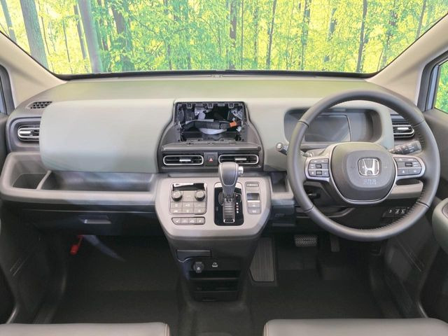 フリード1.5 e:HEV クロスター