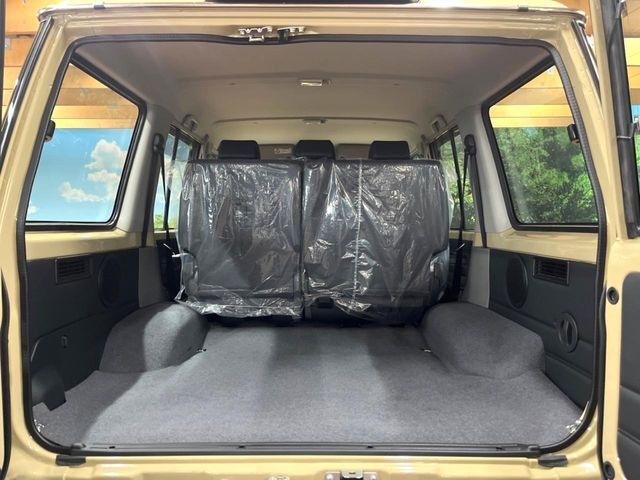 ���i�̂���������ʋ΁A���}���ɏ\���ȉ׎��X�y�[�X���m�ۂ��Ă���܂��B�Z�J���h�V�[�g��|���ƁA�傫�ȉו��̐ύڂ��\�ł���