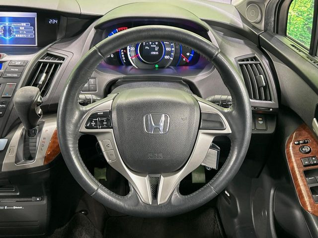 �y�����v�����X�e�A�����O�z�㎿�Ȋv���g�p���邱�ƂŁA��ɂ����������݂ƂĂ��^�]���₷���n���h���ł���