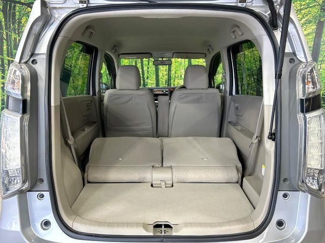 ���i�̂���������ʋ΁A���}���ɏ\���ȉ׎��X�y�[�X���m�ۂ��Ă���܂��B�Z�J���h�V�[�g��|���ƁA�傫�ȉו��̐ύڂ��\�ł���