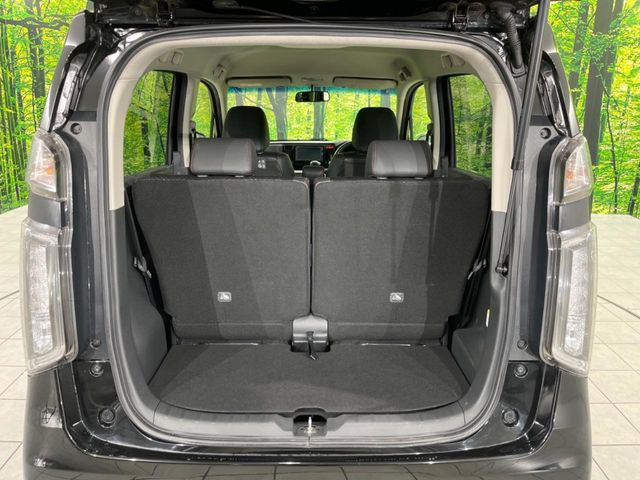 ���i�̂���������ʋ΁A���}���ɏ\���ȉ׎��X�y�[�X���m�ۂ��Ă���܂��B�Z�J���h�V�[�g��|���ƁA�傫�ȉו��̐ύڂ��\�ł���