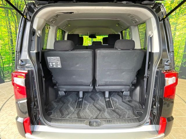 ���i�̂���������ʋ΁A���}���ɏ\���ȉ׎��X�y�[�X���m�ۂ��Ă���܂��B�Z�J���h�V�[�g��|���ƁA�傫�ȉו��̐ύڂ��\�ł���