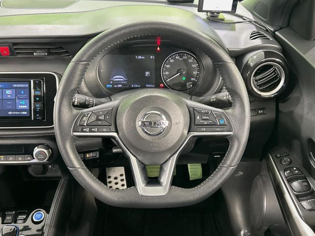 �y�����v�����X�e�A�����O�z�㎿�Ȋv���g�p���邱�ƂŁA��ɂ����������݂ƂĂ��^�]���₷���n���h���ł���