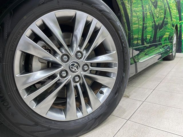 【純正18インチアルミホイール】外観にマッチした純正アルミホイールを装着しております。各種社外アルミホイールや、スタッドレスタイヤも取扱いしております。是非ご相談ください♪