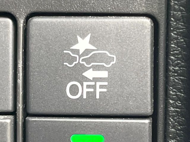 【ホンダセンシング】走行中に前方の車両等を認識し、衝突しそうな時は警報とブレーキで衝突回避と被害軽減をアシスト。より安全にドライブをお楽しみいただけます。