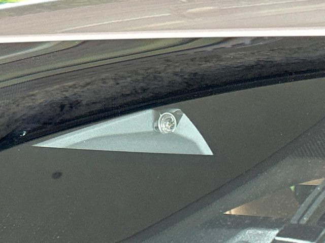 �y�X�}�[�g�u���[�L�T�|�[�g�z���s���ɑO���̎ԗ�����F�����A�Փ˂������Ȏ��͌x��ƃu���[�L�ŏՓˉ���Ɣ�Q�y�����A�V�X�g�B�����S�Ƀh���C�u�����y���݂��������܂��B