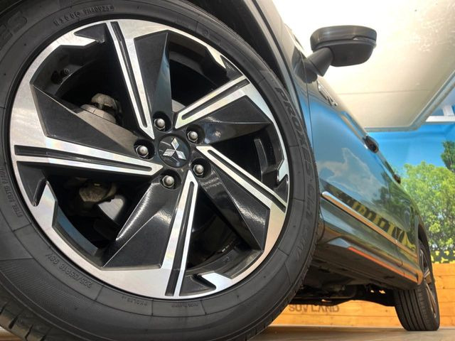 �y����18�C���`�A���~�z�C�[���z�O�ςɃ}�b�`���������A���~�z�C�[���𑕒����Ă���܂��B�e��ЊO�A���~�z�C�[����A�X�^�b�h���X�^�C�����戵�����Ă���܂��B���񂲑��k����������