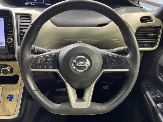 �y�����v�����X�e�A�����O�z�㎿�Ȋv���g�p���邱�ƂŁA��ɂ����������݂ƂĂ��^�]���₷���n���h���ł���