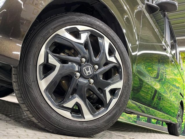 �y����15�C���`�A���~�z�C�[���z�O�ςɃ}�b�`���������A���~�z�C�[���𑕒����Ă���܂��B�e��ЊO�A���~�z�C�[����A�X�^�b�h���X�^�C�����戵�����Ă���܂��B���񂲑��k����������