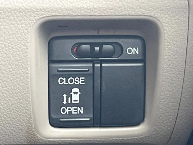 �y�p���[�X���C�h�h�A�z�X�}�[�g�L�[��^�]�Ȃ̃X�C�b�`�ŃX���C�h�h�A�̊J���\���d��������͂����ăh�A���J����K�v�������A���������q�l�ł��A�d���ו��������Ă��鎞�����N�ɊJ���߂ł��܂���